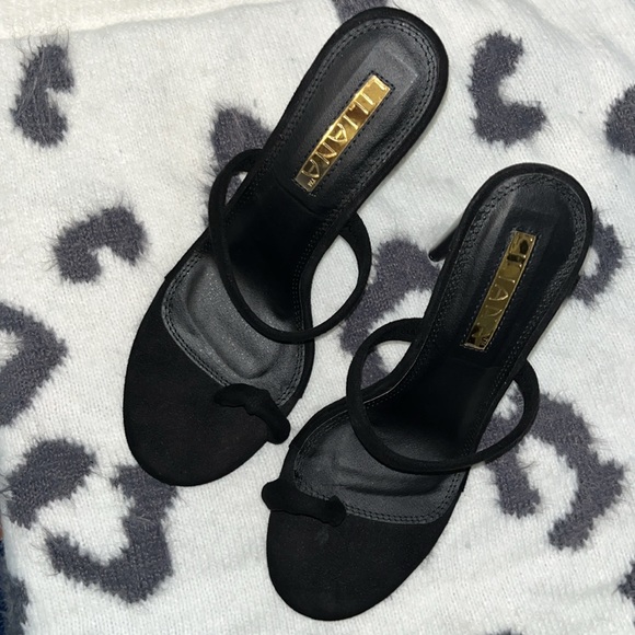 Iliana Heels Women’s Black Toe Strap Heels Suede Feel Never Worn Sz 8.5 - Picture 3 of 10